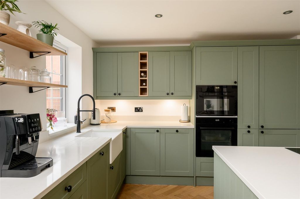 Property photo 3 of 26 Kitchen