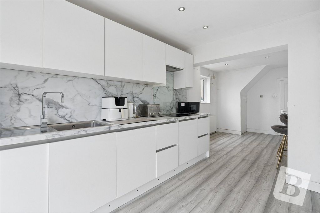 Property photo 3 of 13 Kitchen