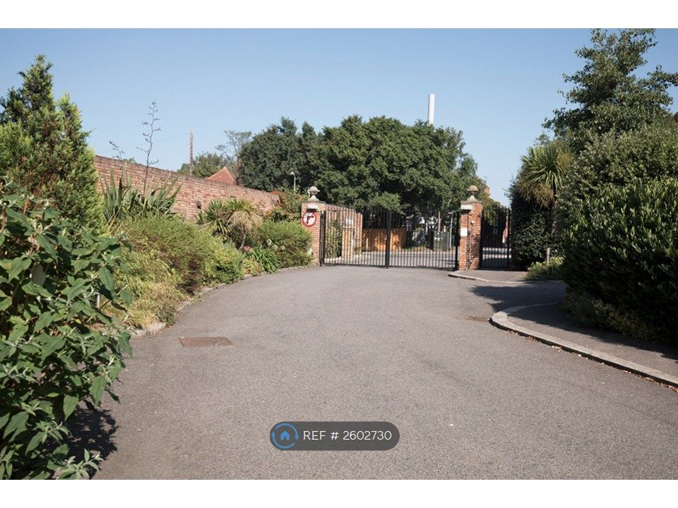 Property photo 1 of 10 Entrance Gates