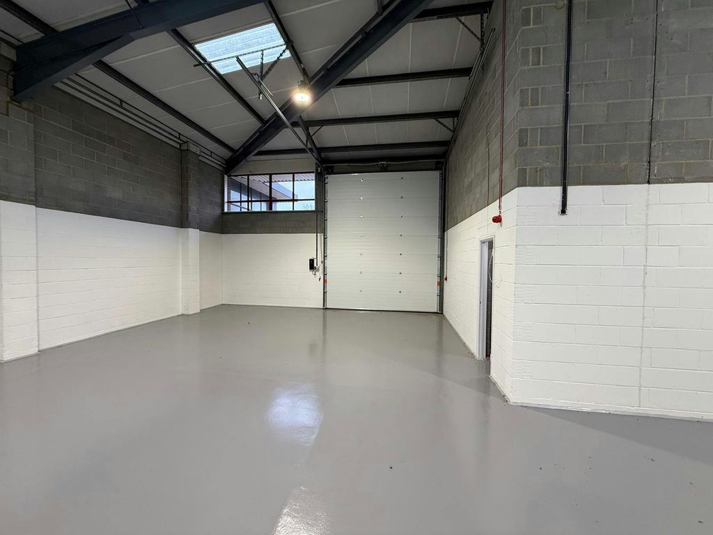 Property photo 3 of 10 Warehouse