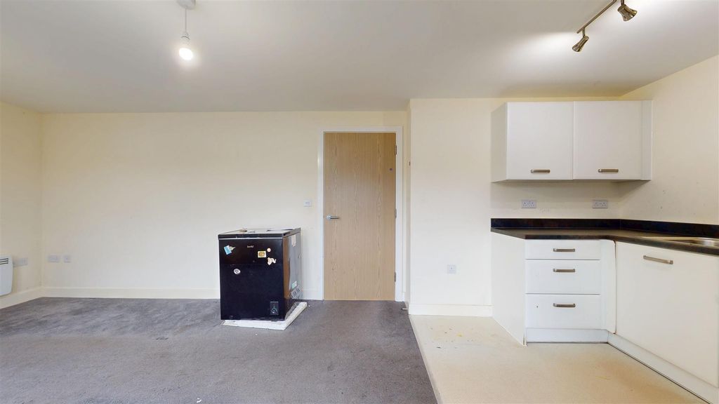 Property photo 3 of 8 Kitchen/Living Room