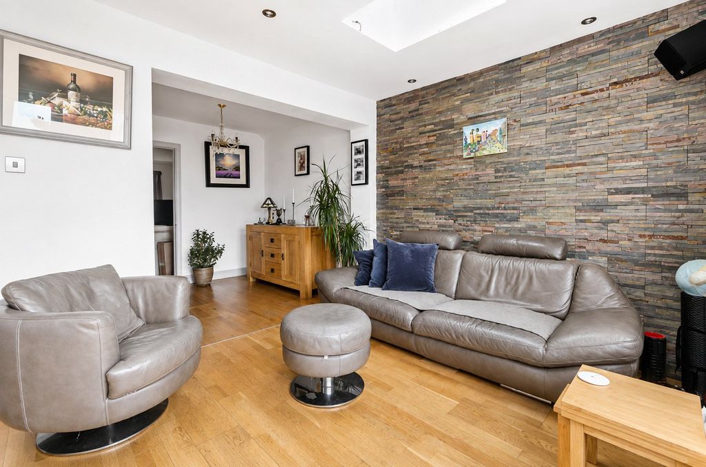 Property photo 3 of 9 Picture No. 05