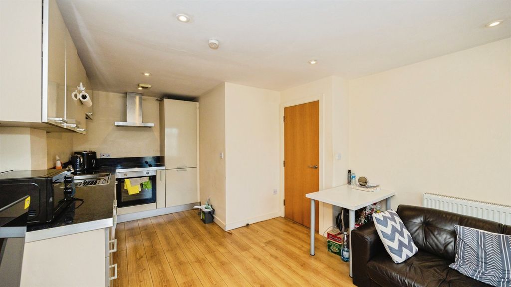 Property photo 3 of 14