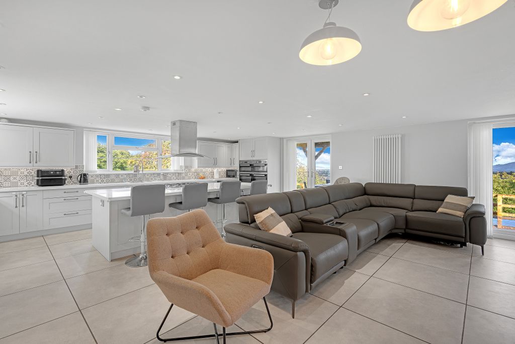 Property photo 2 of 17 Kitchen/Family Room