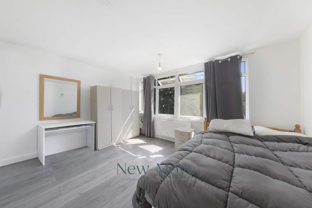 Property photo 1 of 14 Two-Bedroom Split-Level Maisonette | Approx. 797 Sq Ft | Share Of Freehold | Parking