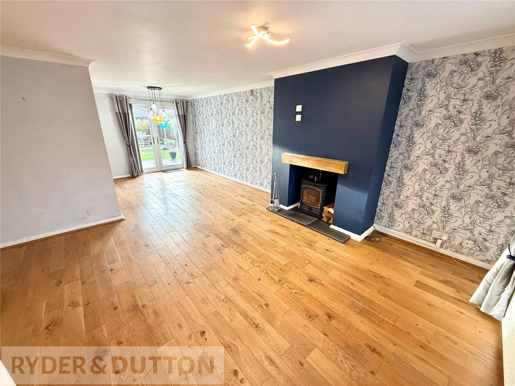 Property photo 3 of 32 Lounge