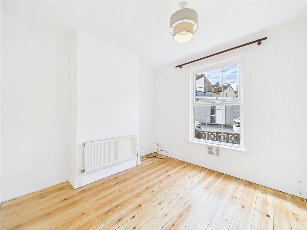 Property photo 3 of 19 Picture No. 06