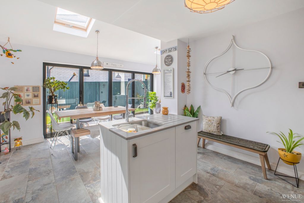 Property photo 2 of 37 4231934
