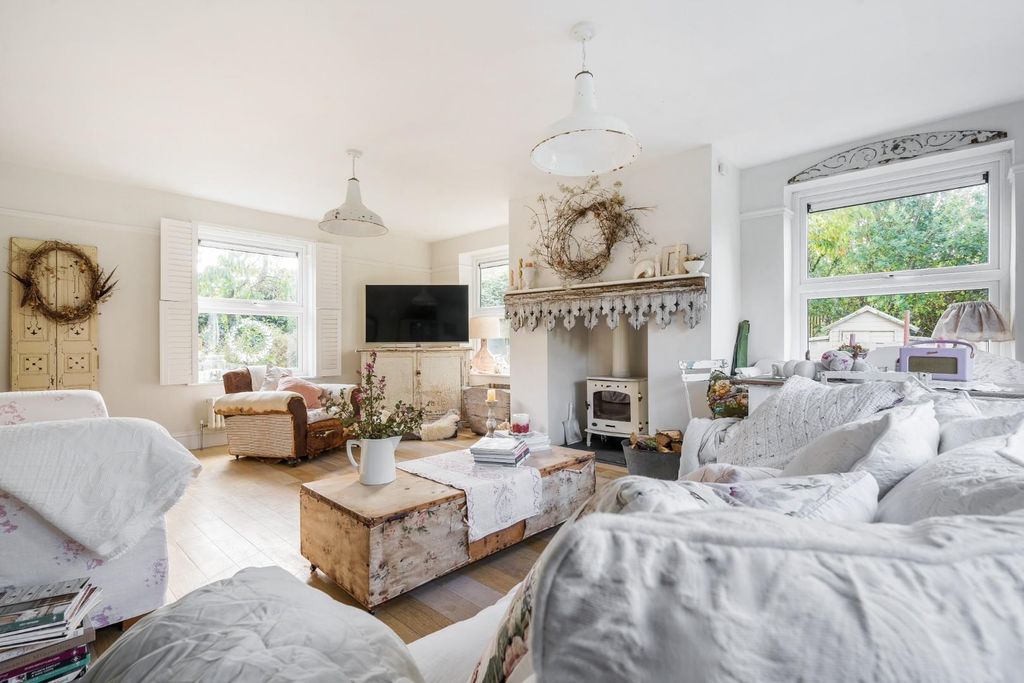 Property photo 2 of 25 Living Room