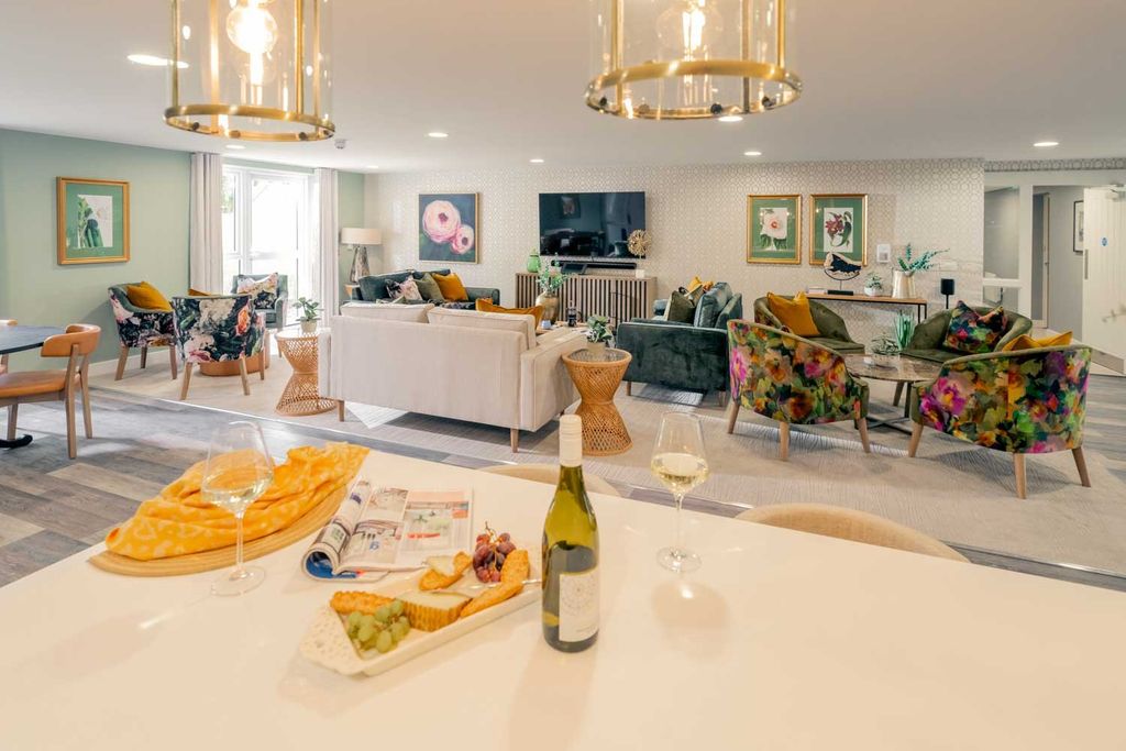 Property photo 1 of 14 Communal Lounge