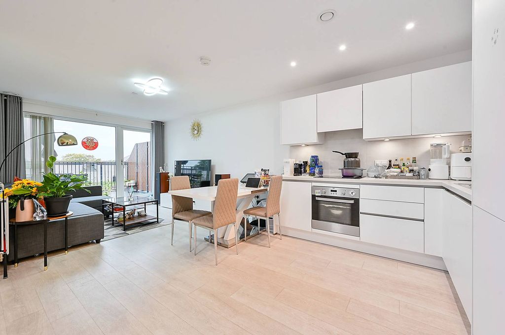 Property photo 2 of 8