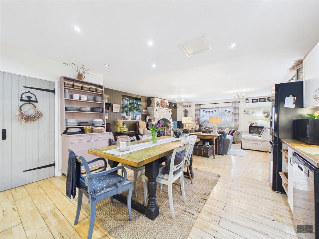 Property photo 3 of 22 Cam02887G0-Pr0598-Still011.Jpg