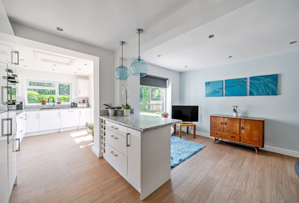 Property photo 1 of 25 1492332-13-6A50d3...