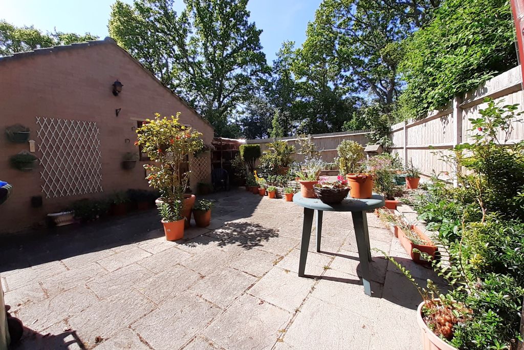 Property photo 3 of 11 Garden