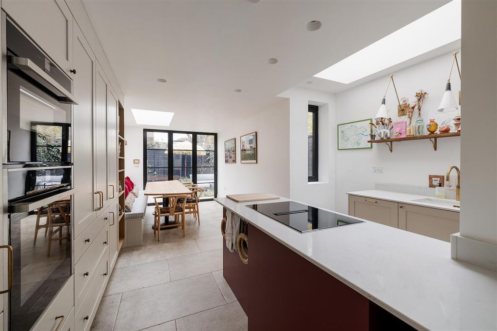 Property photo 2 of 41