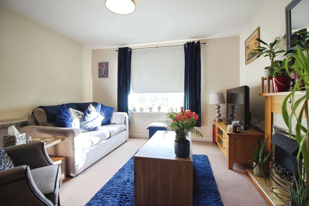 Property photo 3 of 12