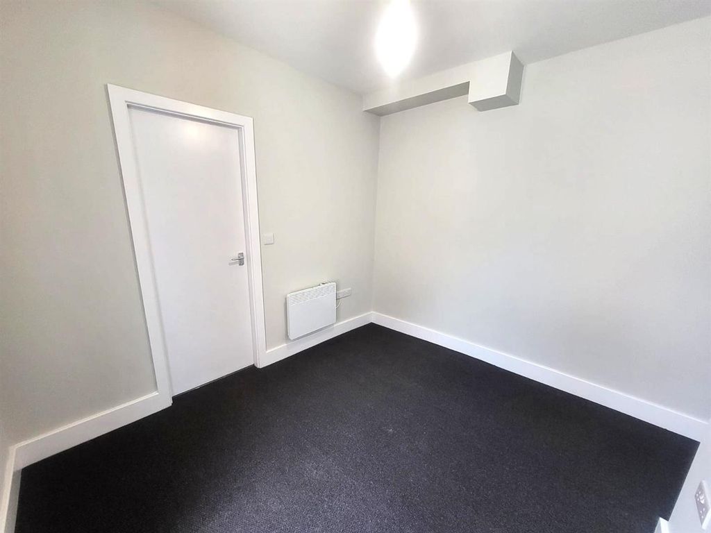 Property photo 3 of 11 Sitting Room Pic 2