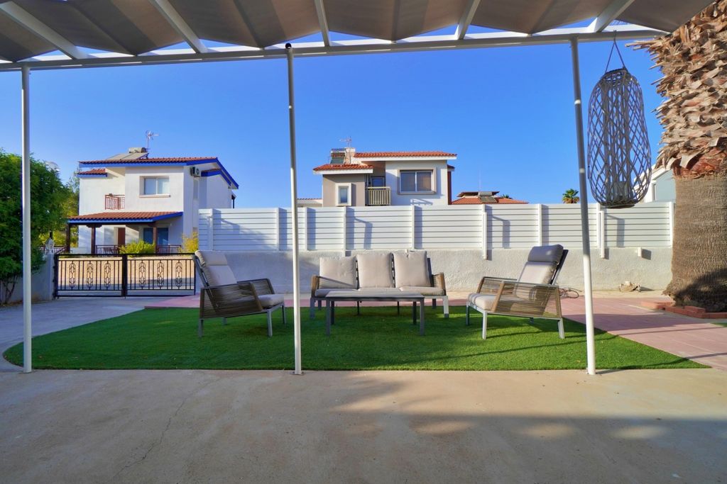 Property photo 1 of 21