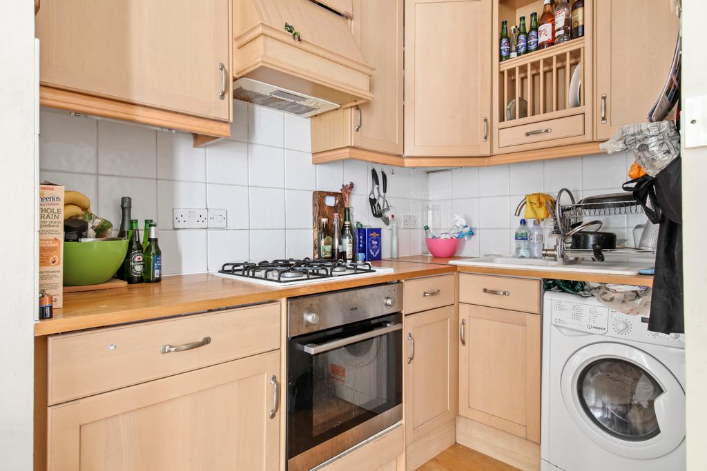 Property photo 2 of 6 Kitchen