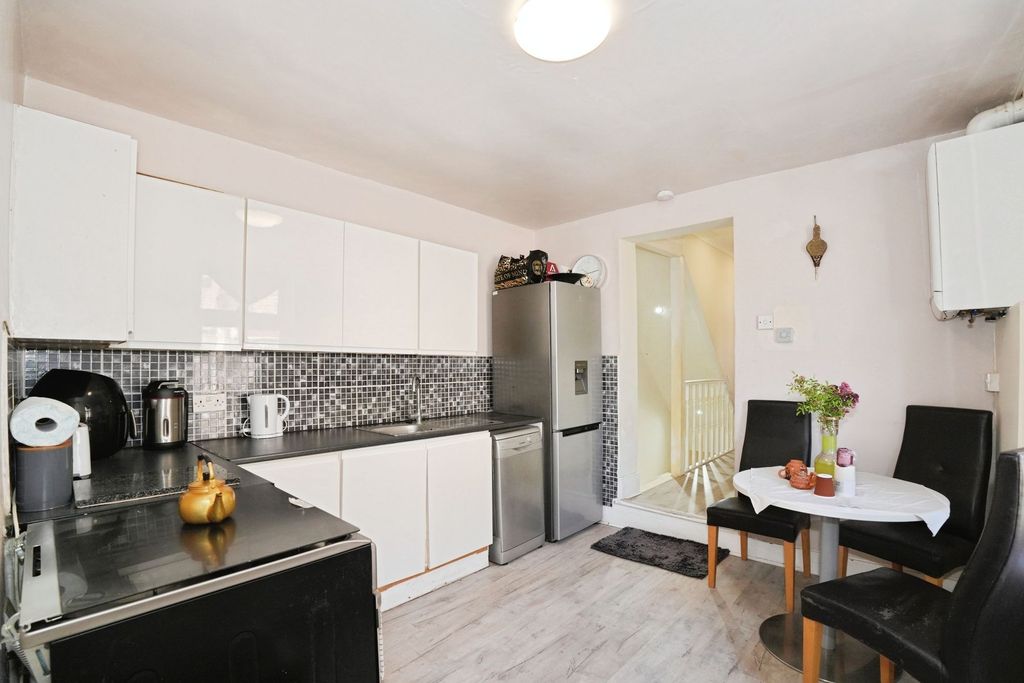 Property photo 2 of 19