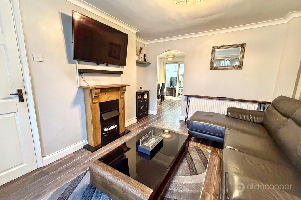 Property photo 3 of 16 4859894