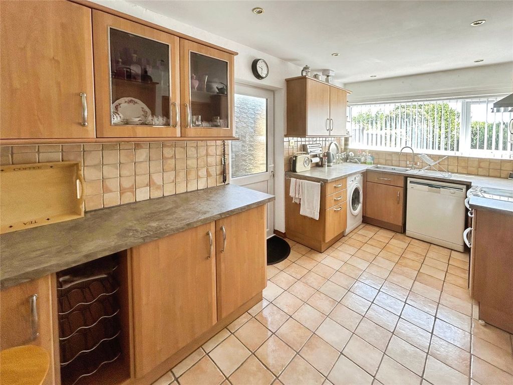 Property photo 2 of 22 Kitchen