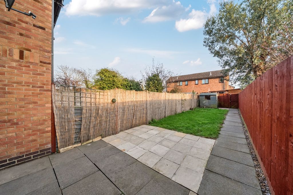 Property photo 3 of 12 Sunnymead Garden