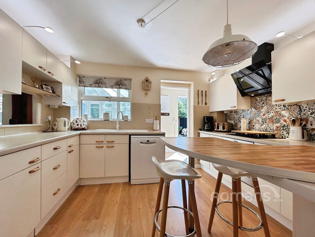 Property photo 3 of 25 Pbox-Img.Jpg