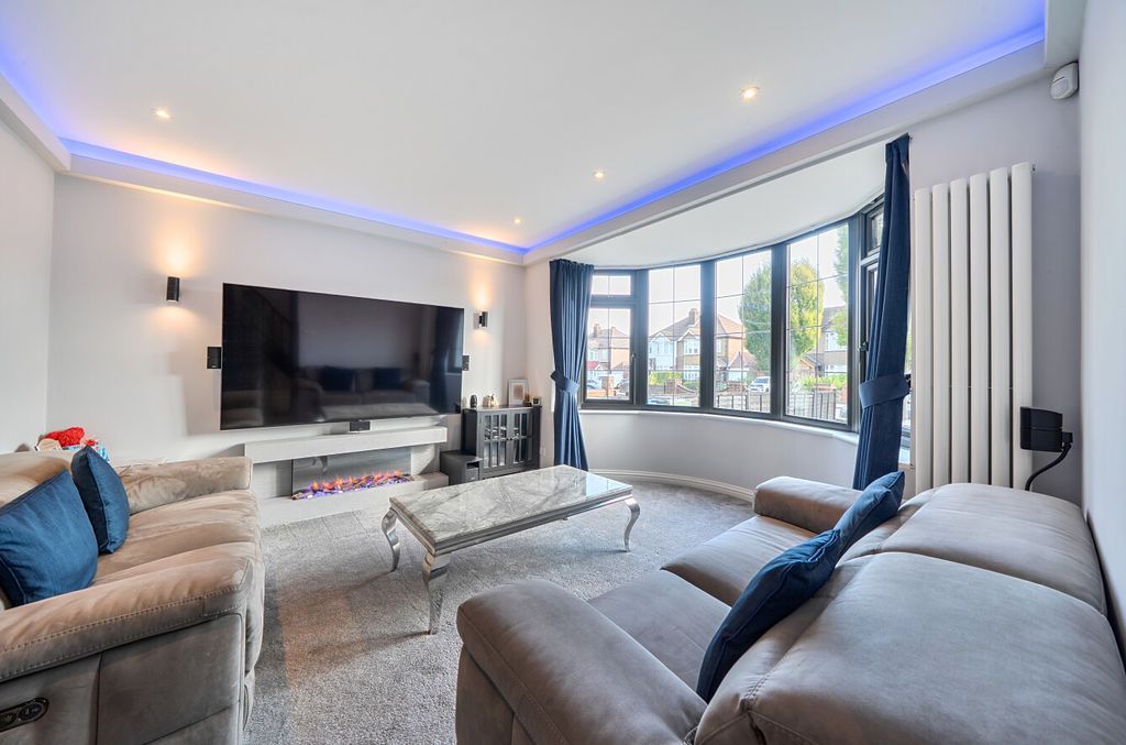 Property photo 3 of 20 Lounge Angle 1