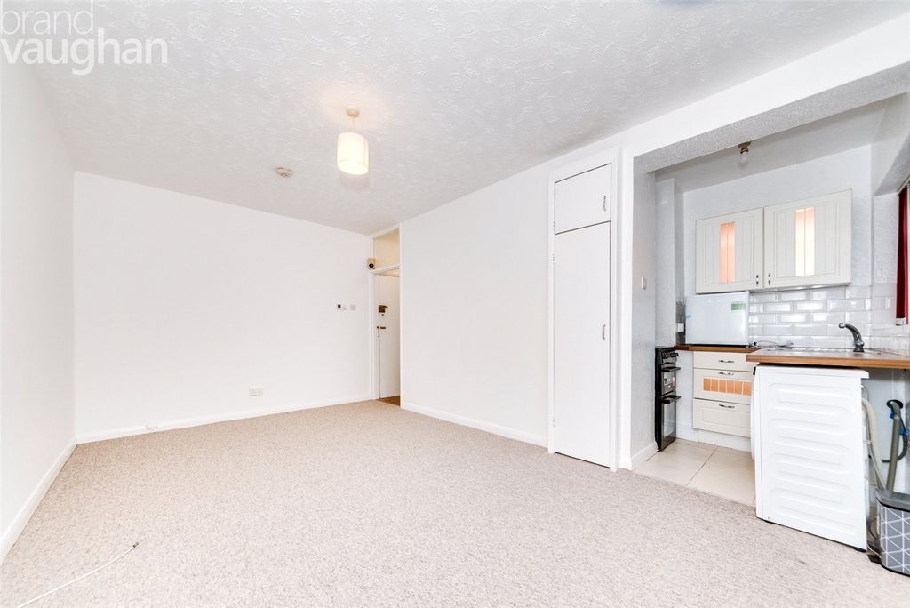 Property photo 2 of 6 Studio Room