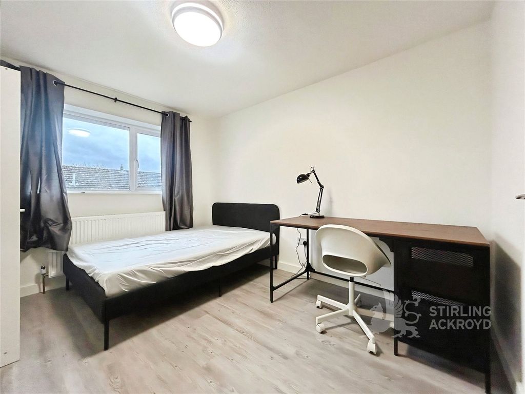 Property photo 1 of 7 Bedroom