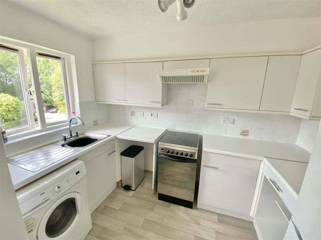 Property photo 2 of 11 Kitchen.Jpg