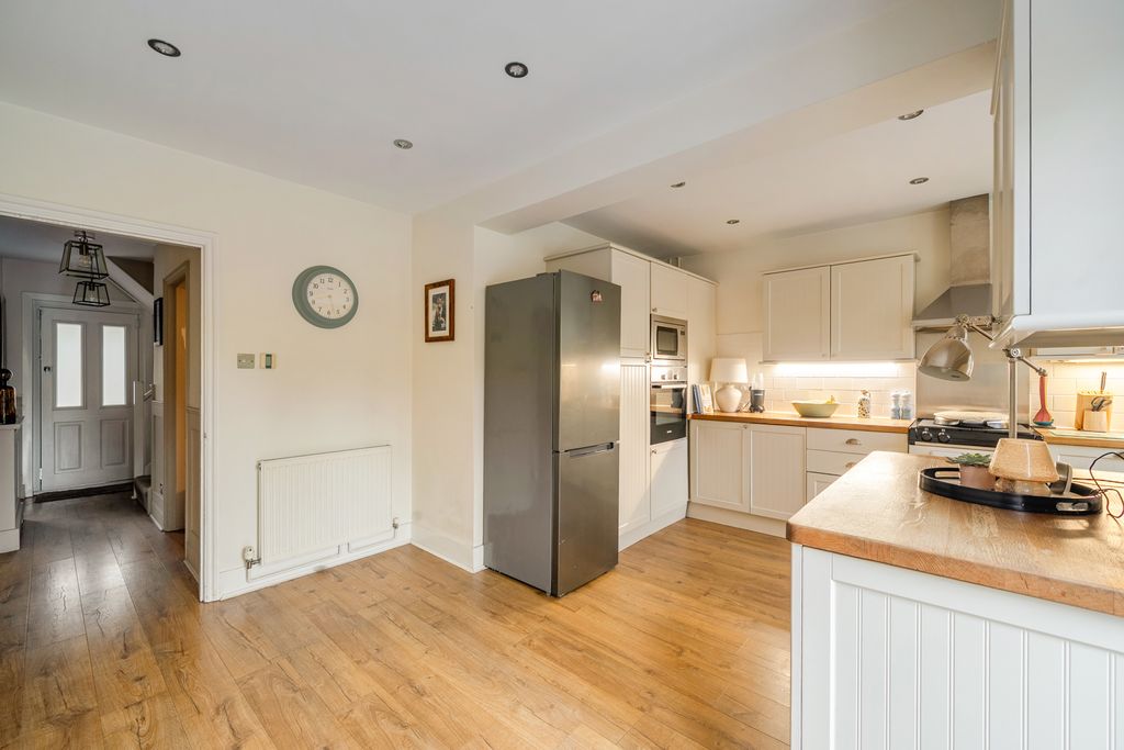 Property photo 2 of 21 Kitchen