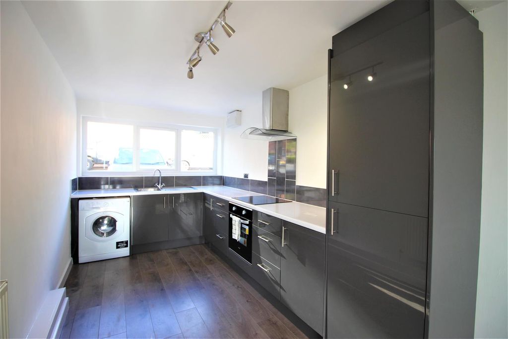 Property photo 2 of 9 2 - Kitchen.Jpg