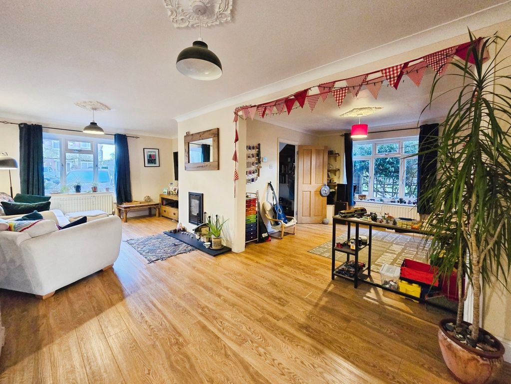 Property photo 2 of 15 Pbox-Img.Jpg