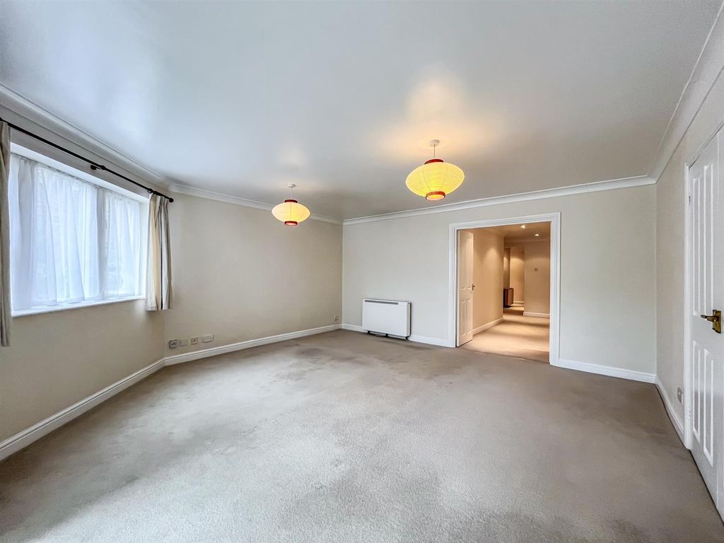 Property photo 3 of 16 Living Room