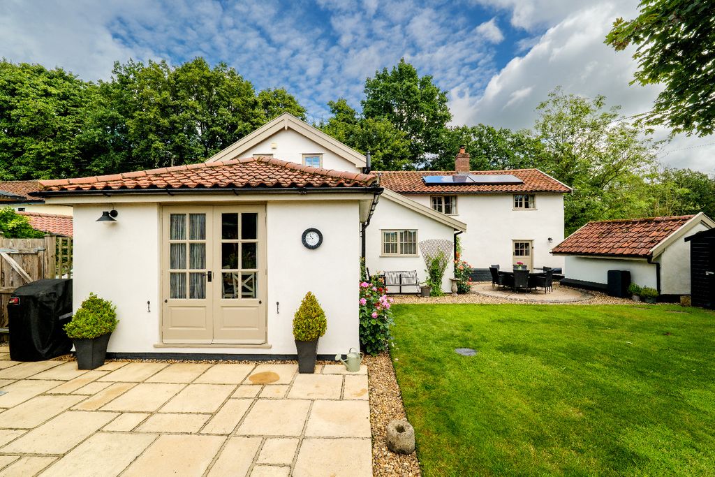 Property photo 2 of 28 4577194