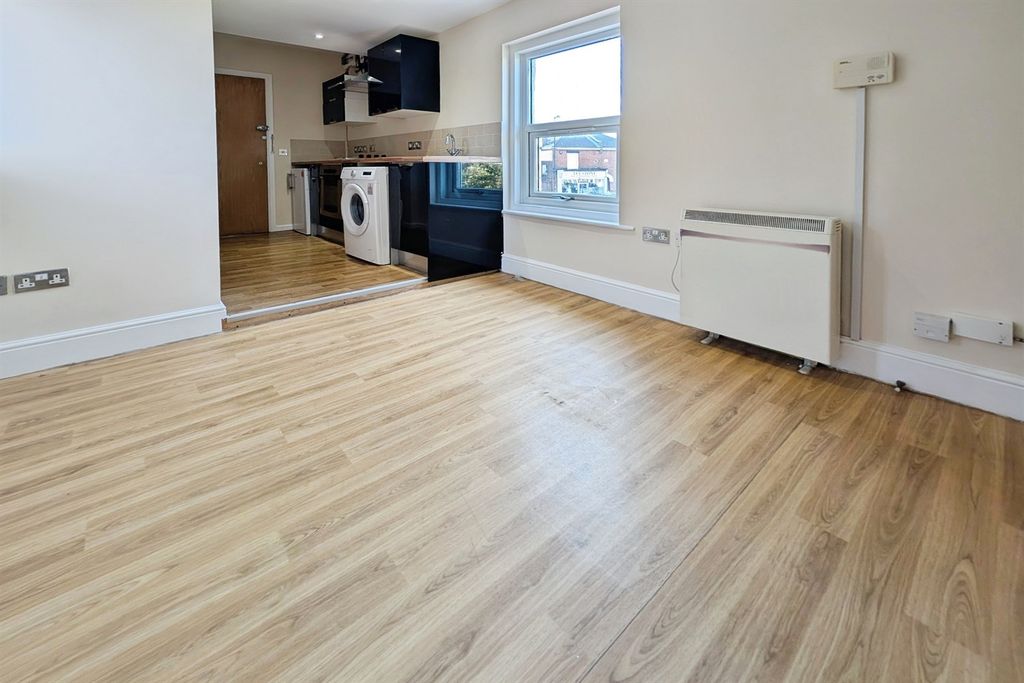 Property photo 2 of 5 (Main)