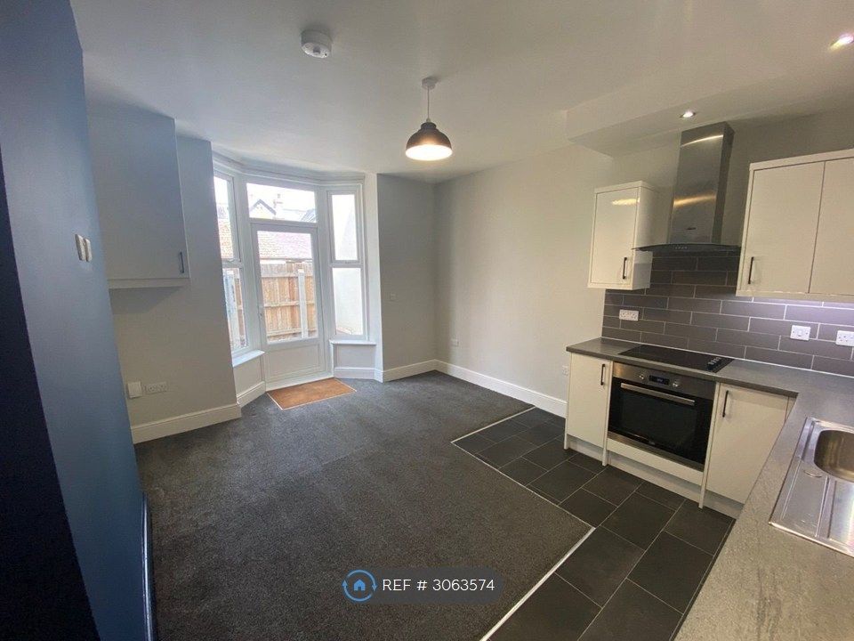 Property photo 1 of 11 Kitchen