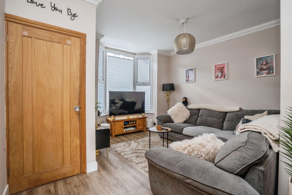 Property photo 2 of 18 Pbox-Img.Jpg