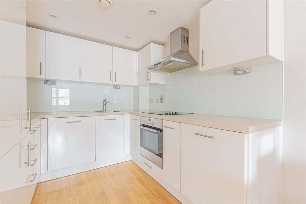 Property photo 2 of 10 Flat 7, Langley House-Tw4 (15).Jpg