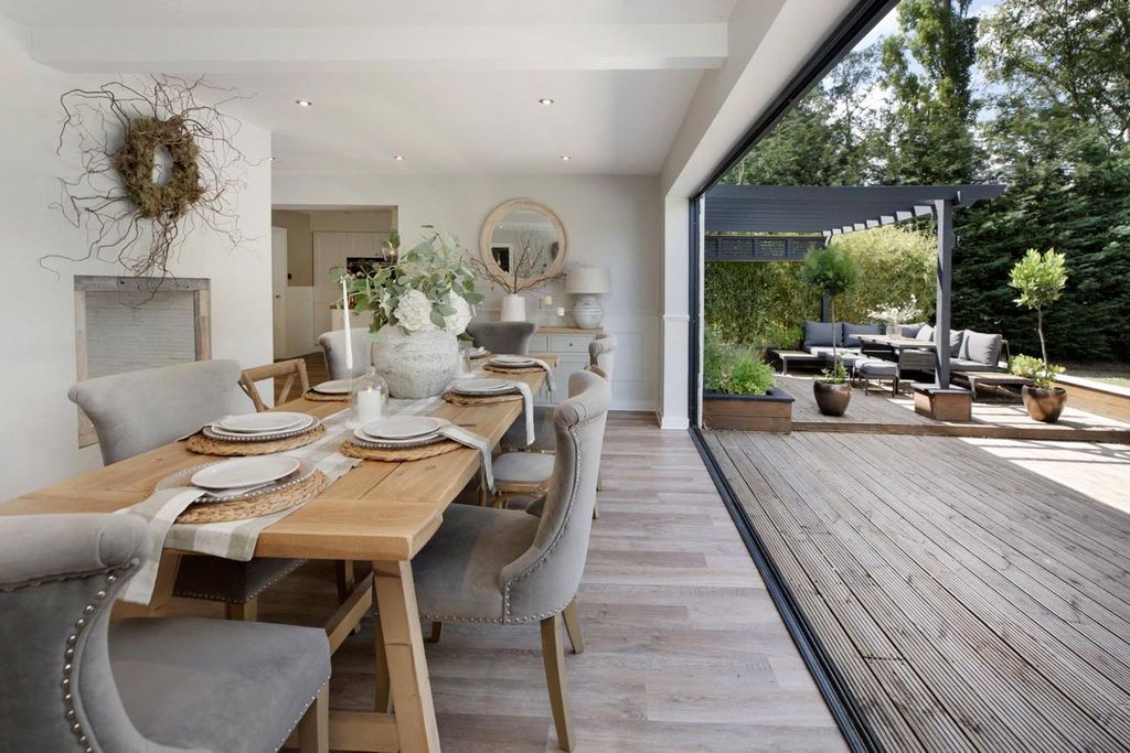 Property photo 3 of 17 Dining Room