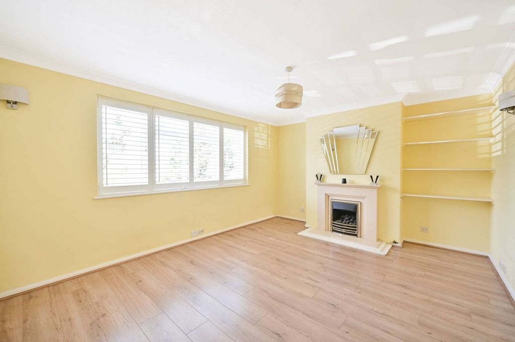 Property photo 3 of 9