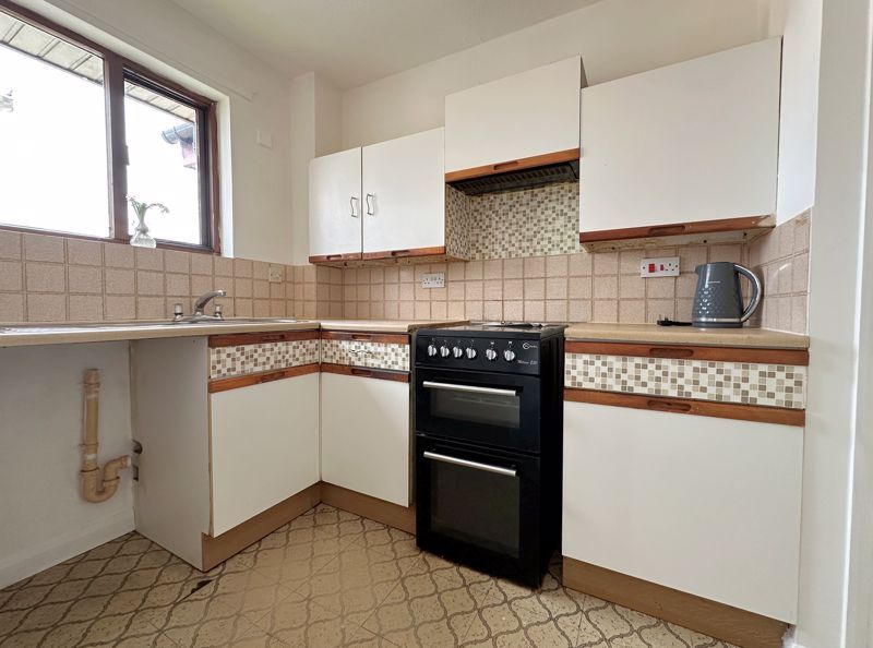 Property photo 3 of 13 Kitchen