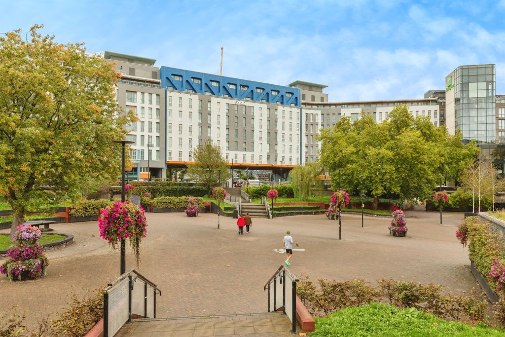 Property photo 1 of 12