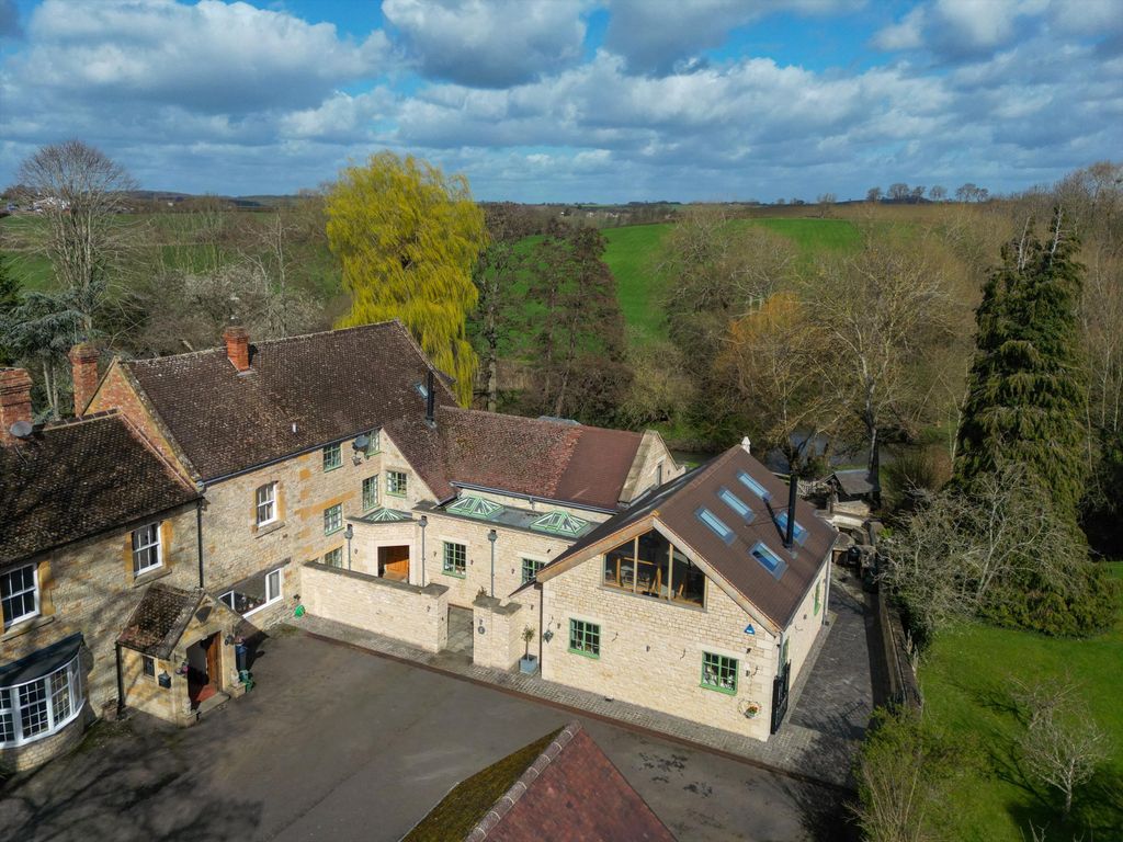 Property photo 2 of 32 Image