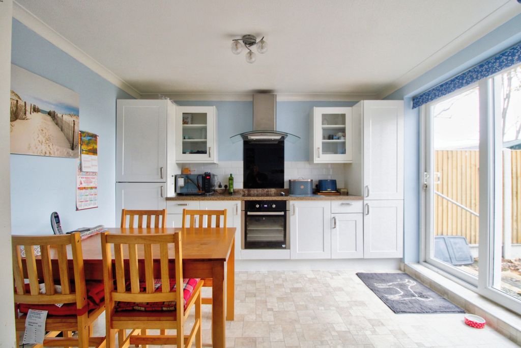 Property photo 3 of 17 44