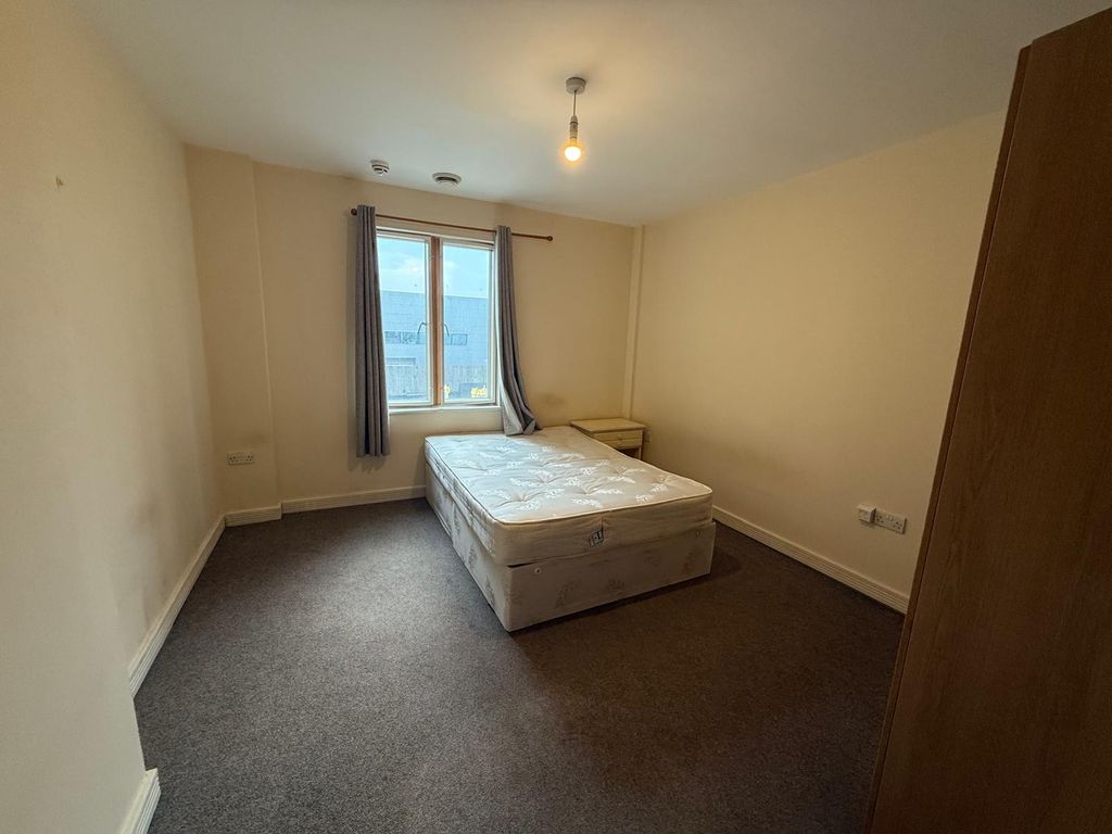 Property photo 1 of 2