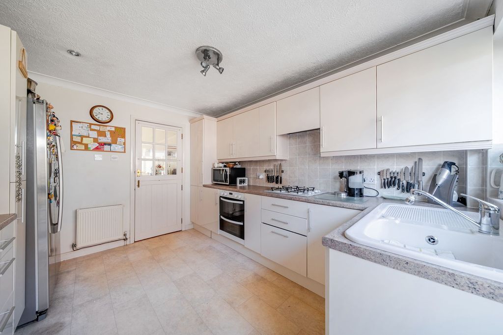 Property photo 3 of 16 Kitchen