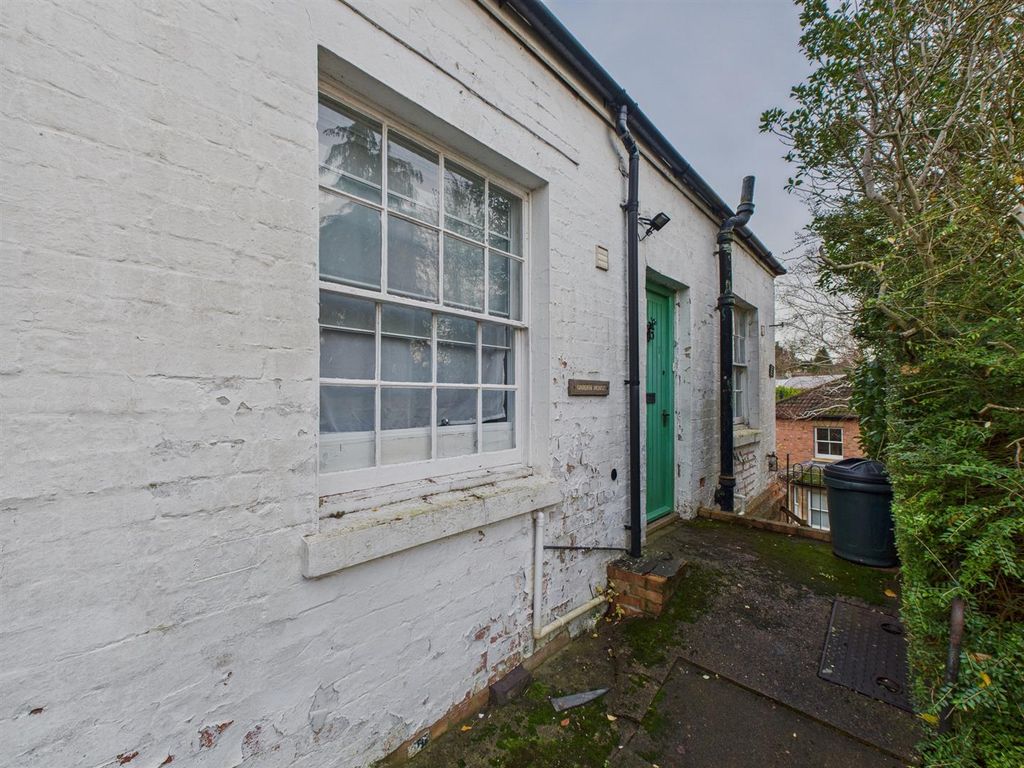 Property photo 1 of 7 Outside Space